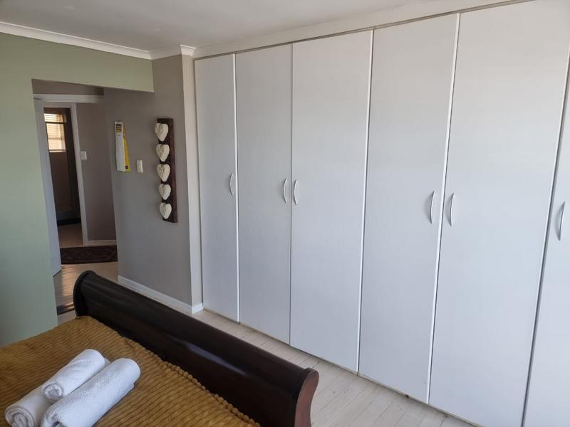 To Let 6 Bedroom Property for Rent in Outeniqua Strand Western Cape